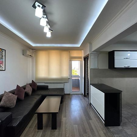Yeznik Koghbatsi - Amiryan Crossroads 1 Bedroom Comfy Apartment With Balcony Ko100 Ereván Exterior foto